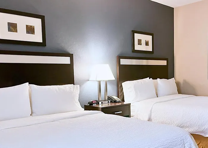 Express & Peoria Area By Ihg Hotel 3*