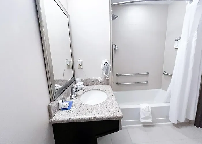 Express & Peoria Area By Ihg Hotel Morton