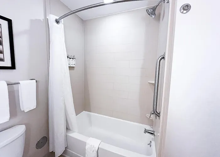 Express & Peoria Area By Ihg Hotel
