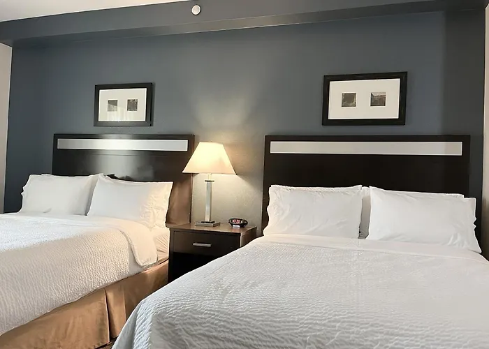 Express & Peoria Area By Ihg Hotel 3*