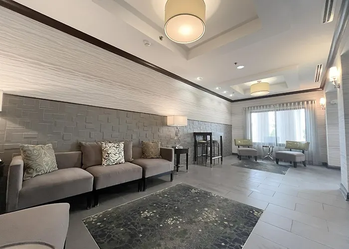 Hotel Express & Peoria Area By Ihg 3*