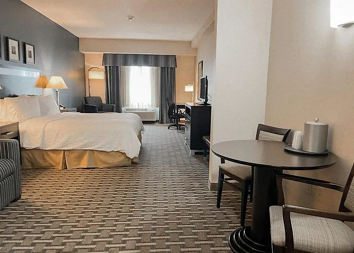 Express & Peoria Area By Ihg Hotel 3*