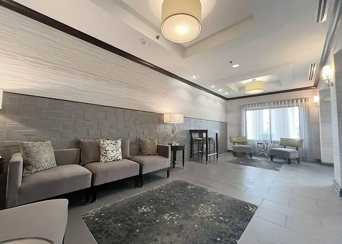 Express & Peoria Area By Ihg Hotel